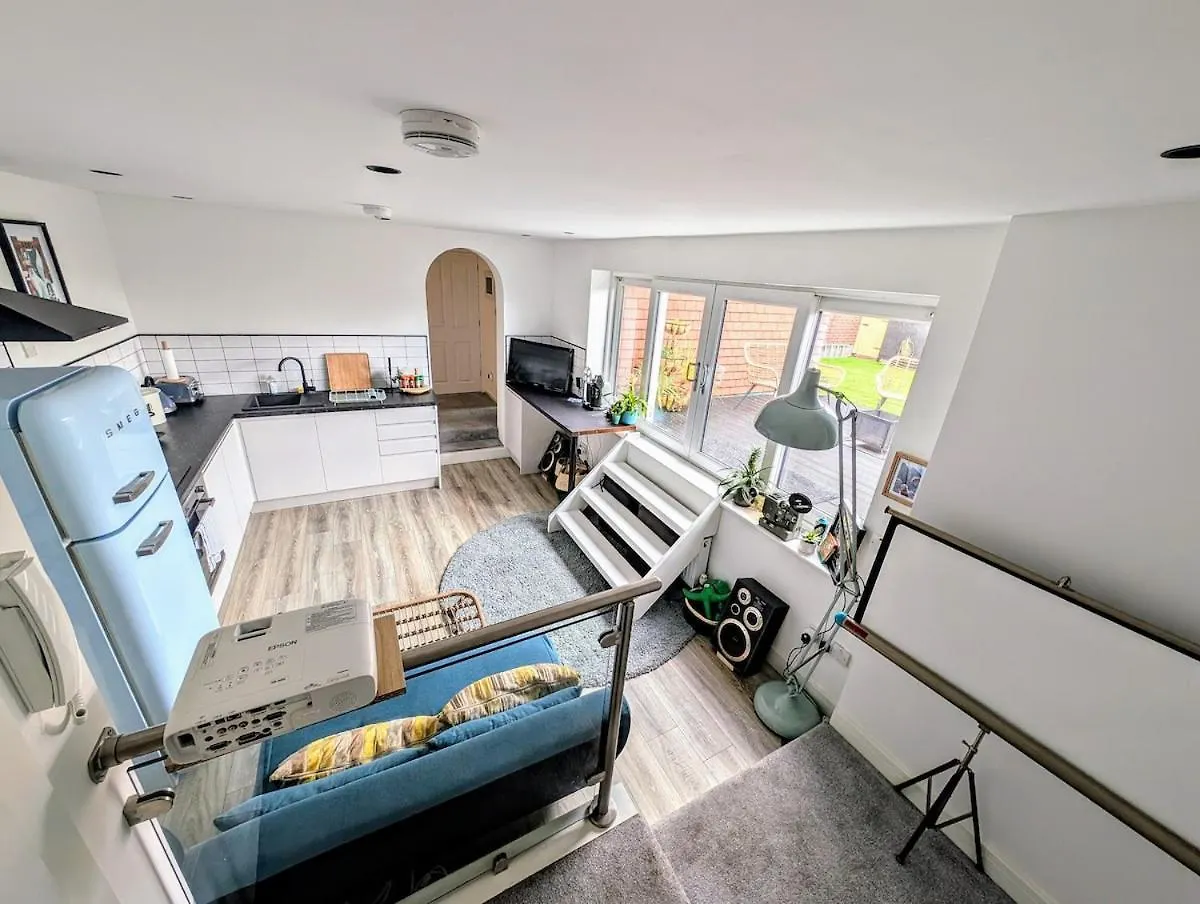 Spacious Apartment With Private Terrace Close To Beaches And The New Forest 伯恩茅斯 0*,