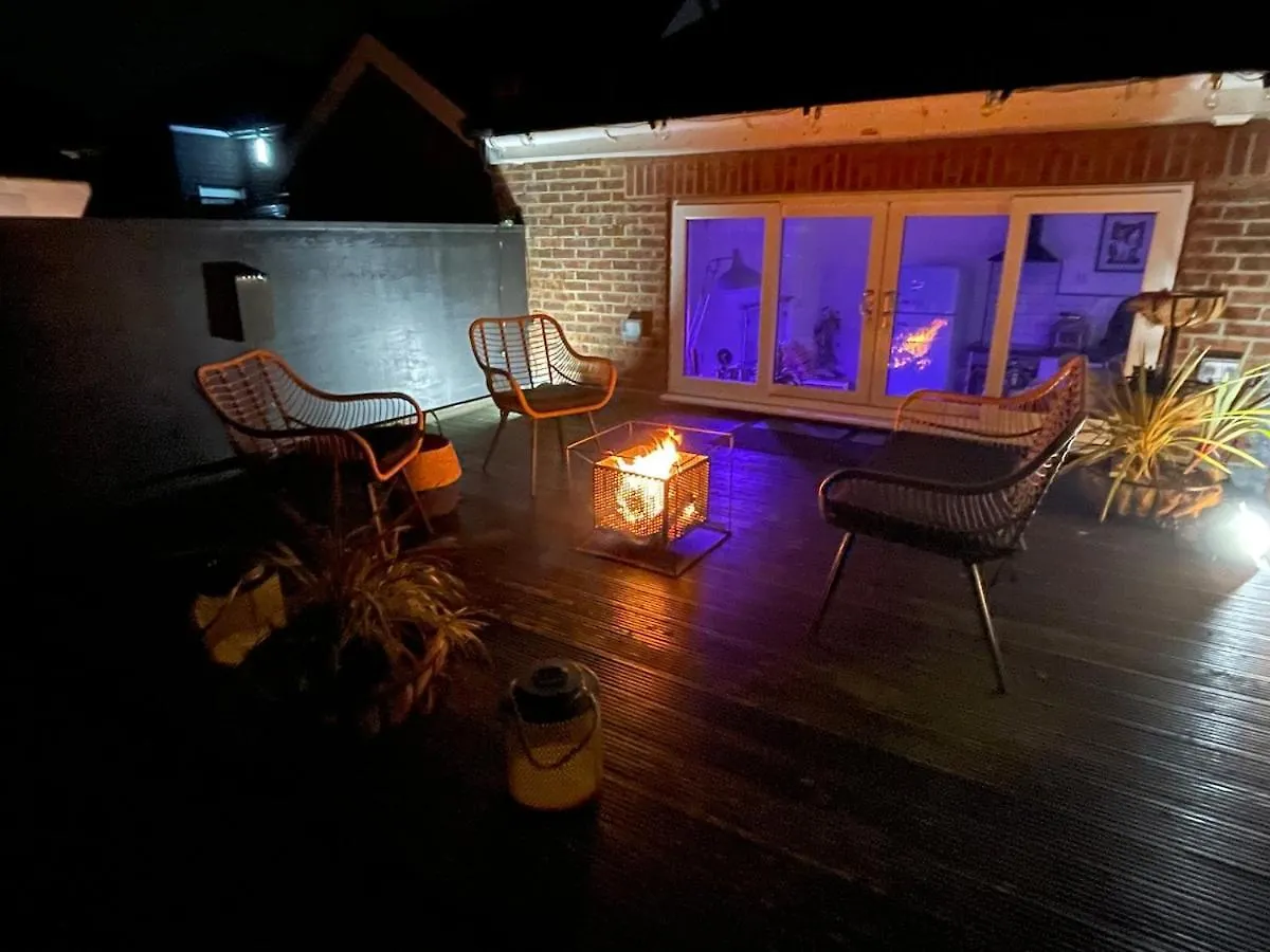 Spacious Apartment With Private Terrace Close To Beaches And The New Forest location